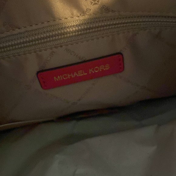 NWT MIchael Kors Dover Large Half Moon Shoulder Bag Hobo Electric Pink Leather - Picture 15 of 16